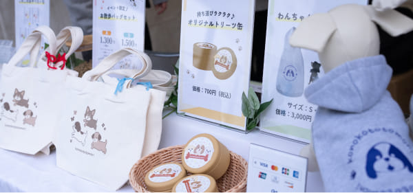ペットの食事を用意する様子